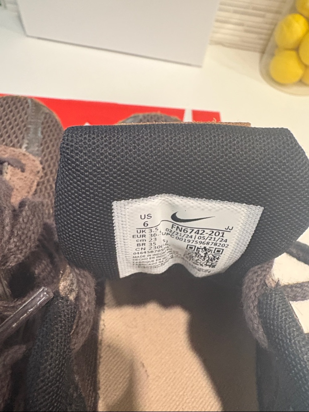 Nike Zoom Vomero 5 - Picture 12 of 12